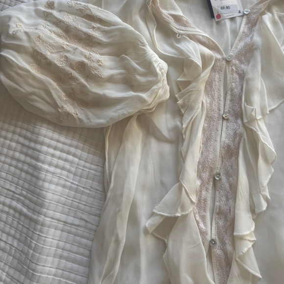 Cream Ruffled Blouse - Picture 3 of 6